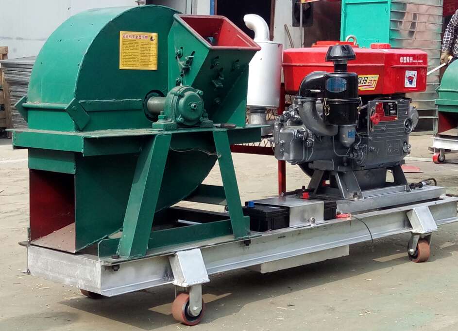 53型木材粉碎機試機出口