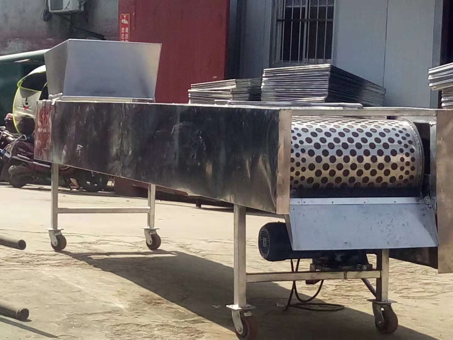 客戶定制的2臺4.5M香菇剪腳機出貨